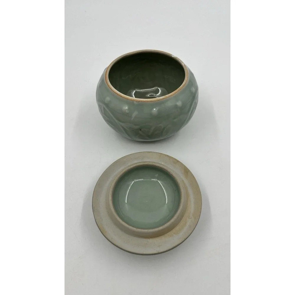 VTG Chinese Celadon Porcelain Relief Flower Lidded Pot Jar Sea Grass Glaze READ